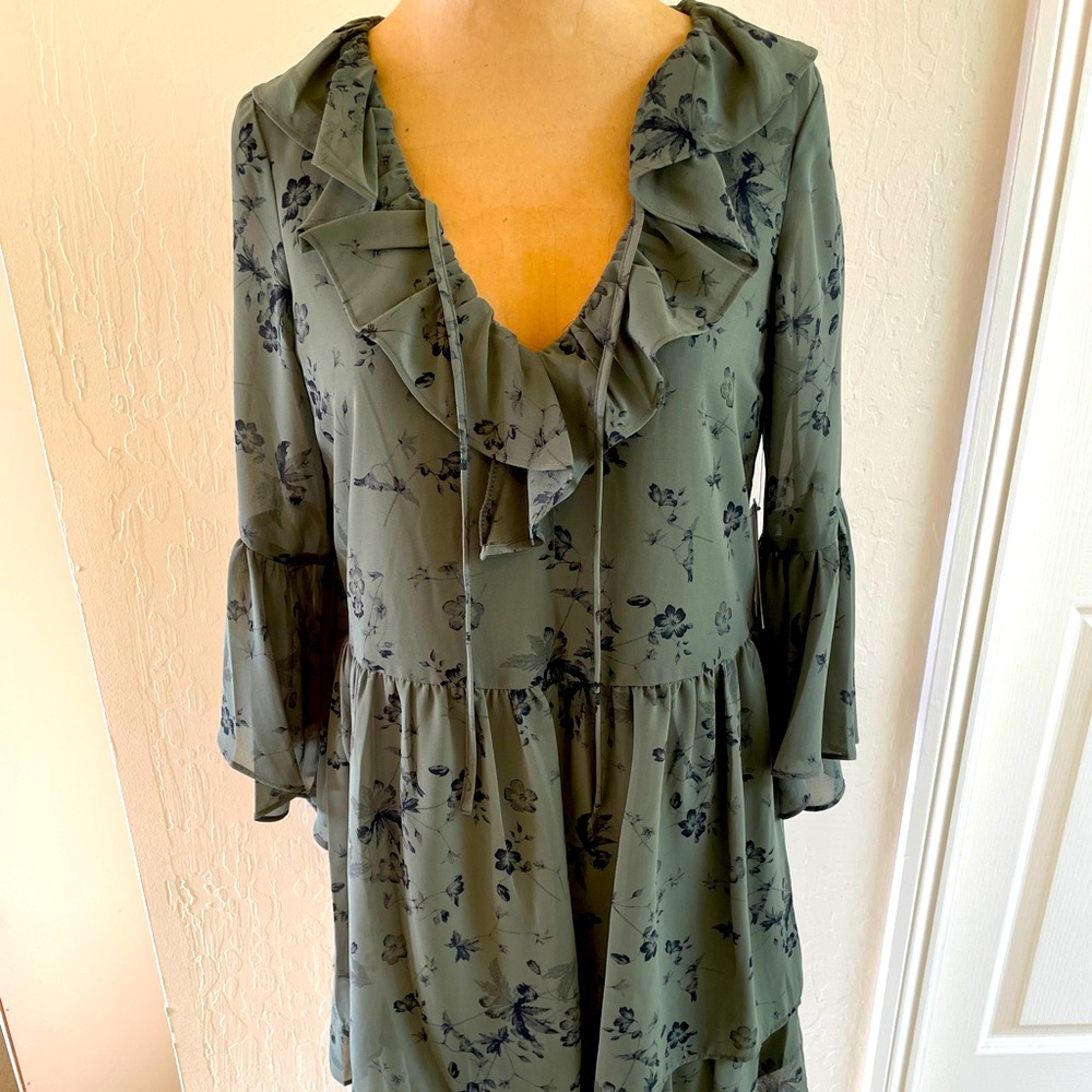 Gorgeous Kensie Smocked green dress, XS, MINT!